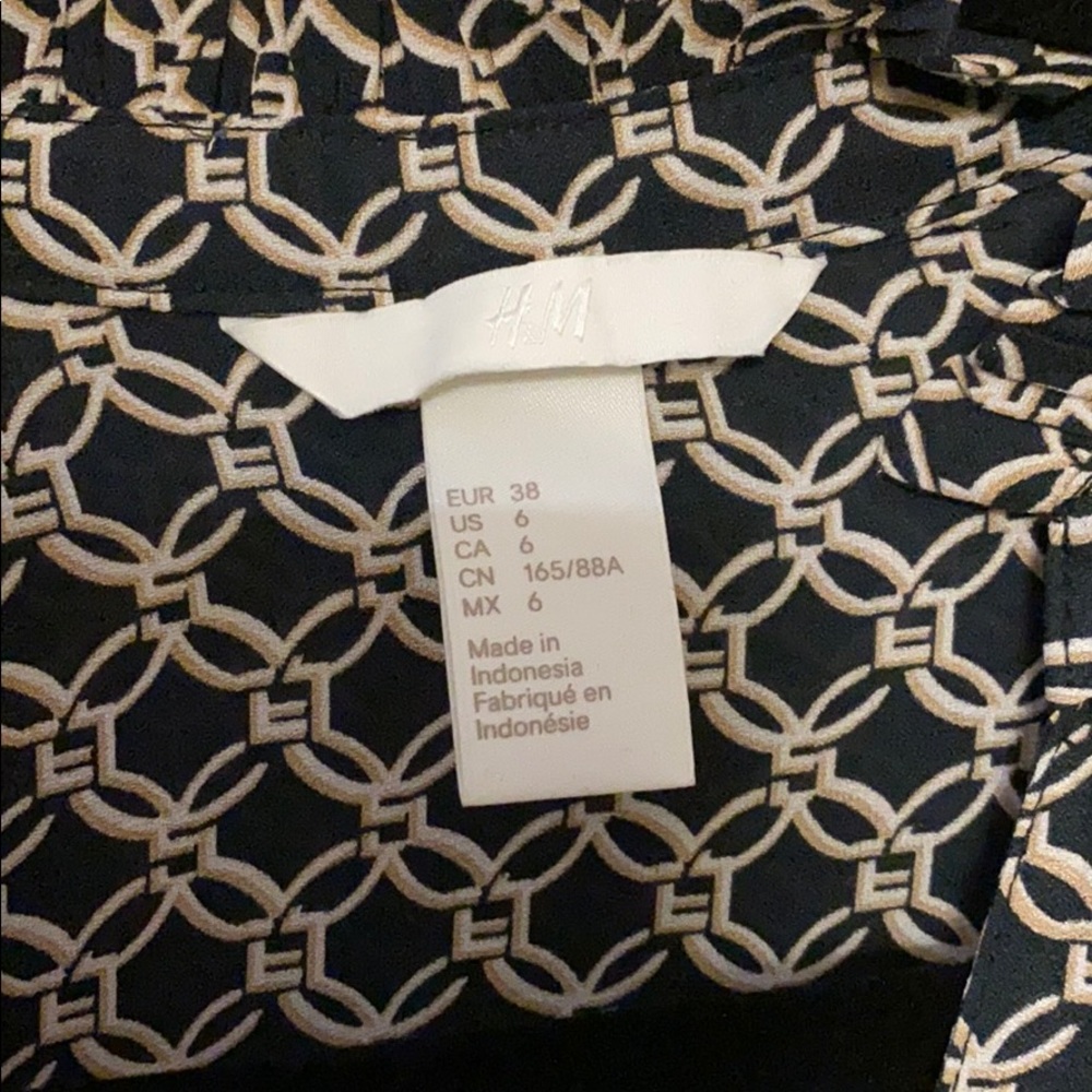 Chain Blouse - Picture 2 of 3